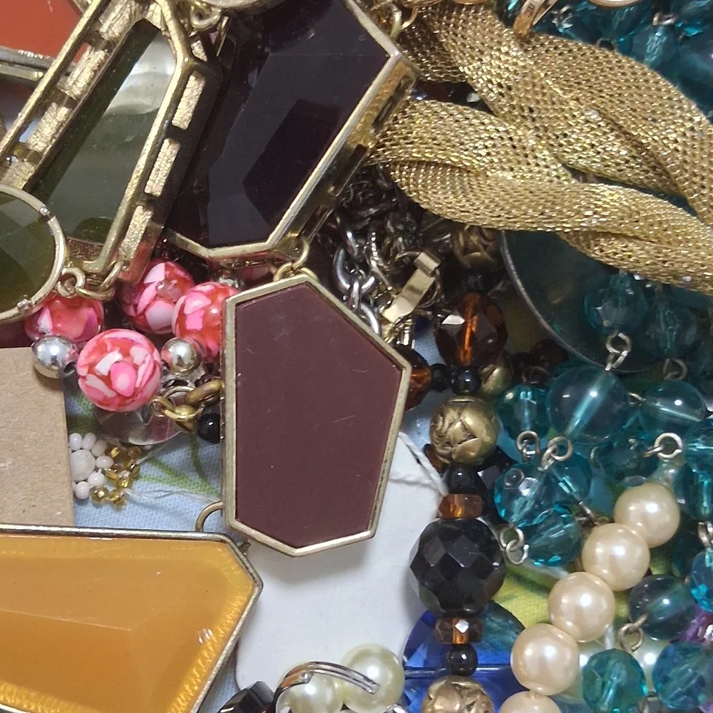 Bundle Of Vintage Jewelry - Picture 11 of 11